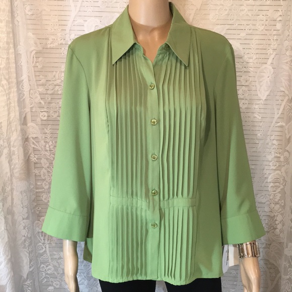 Kathy Che Tops - Kathy Che Green Pleated Front NWT Sz. Large
